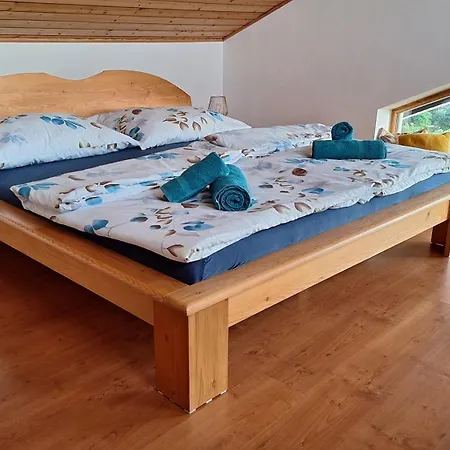 Luxusni Ubytovani V Soukromi S Privatni Koupelnou A Krasnym Vyhledem V Podkrovi *